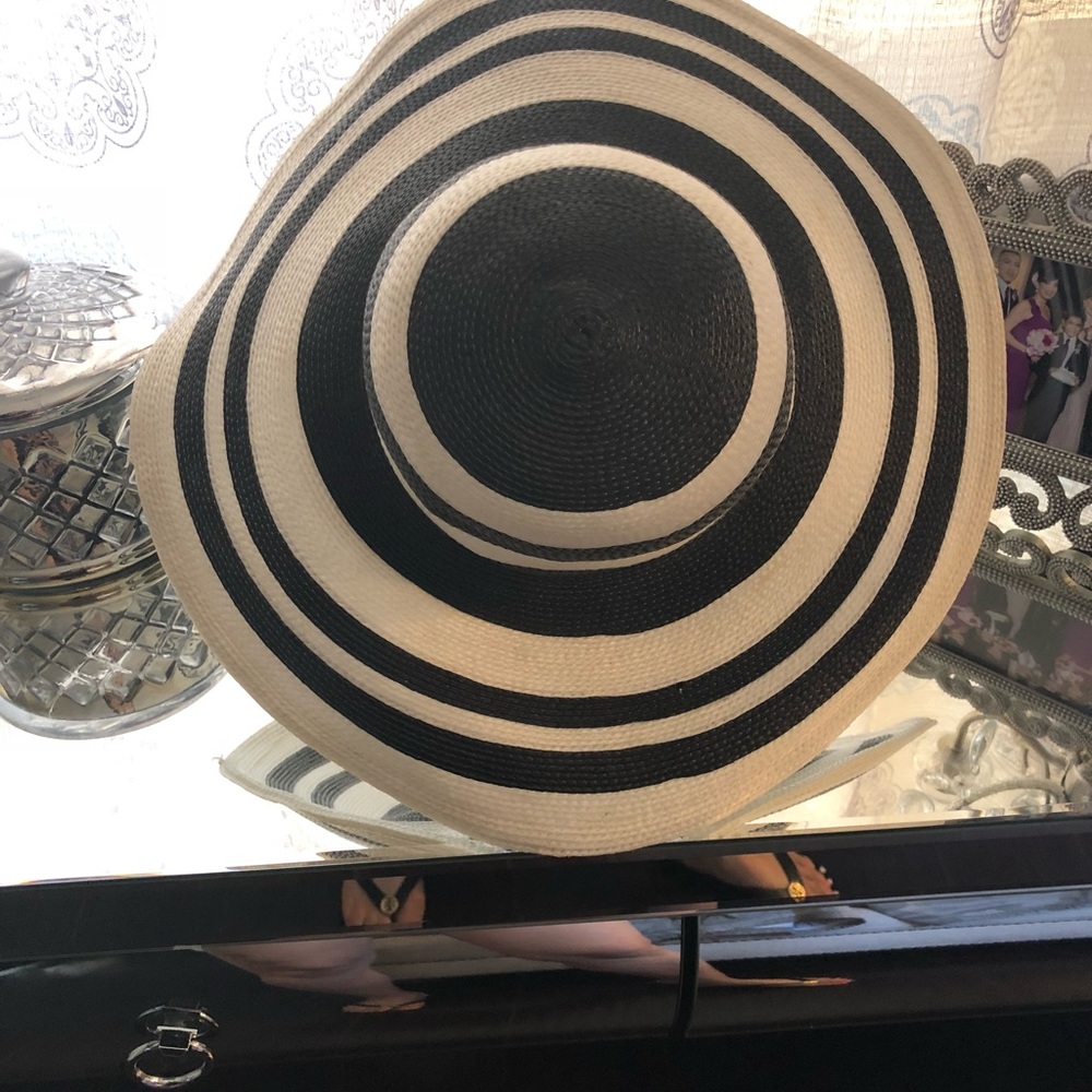 Summer hat - Picture 3 of 3